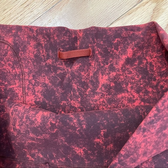 Lululemon Wunder Train High-Rise Tight 25" Denim Wash Print Autumn Red Black 10 - Picture 9 of 10